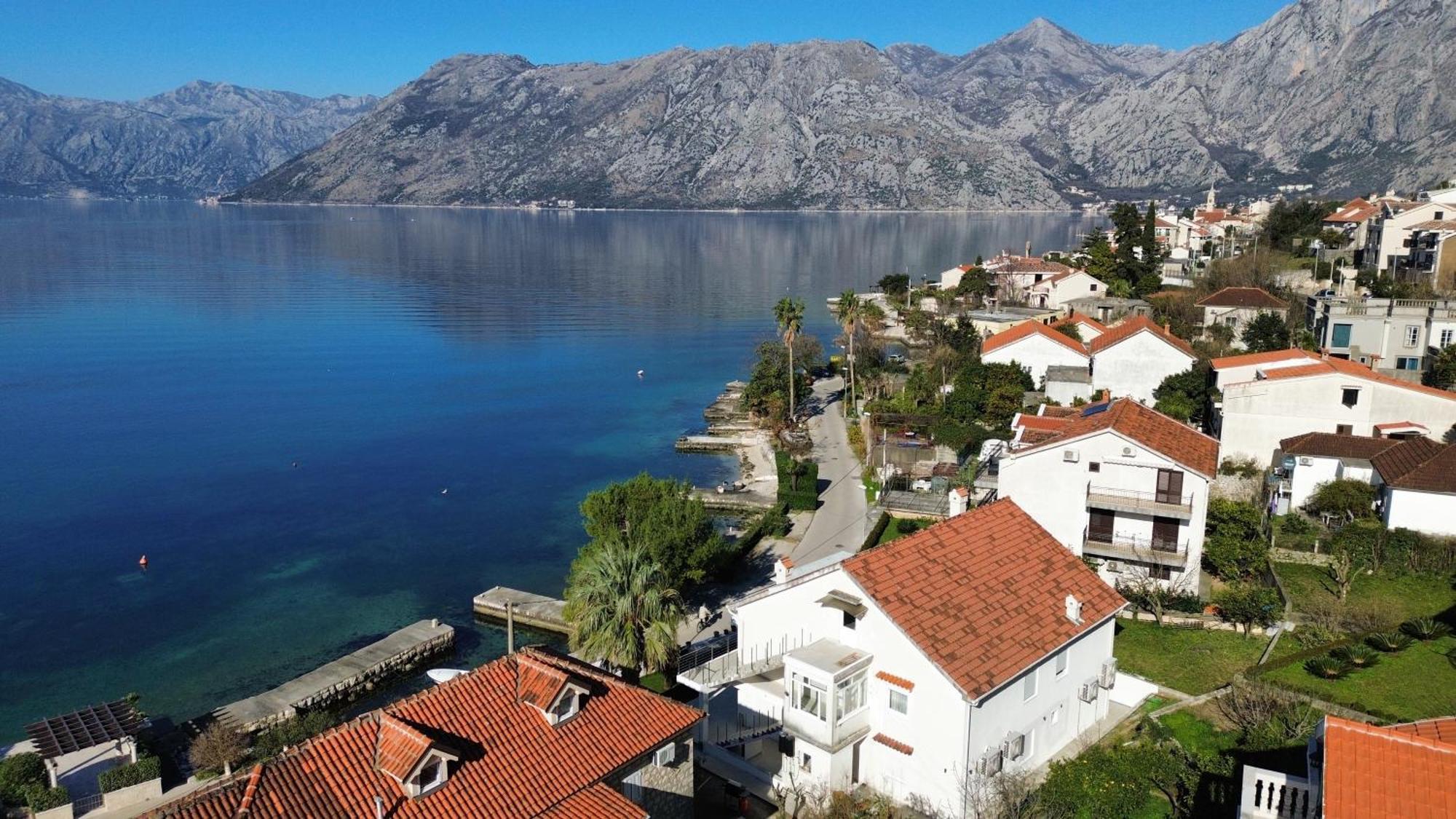 Waterfront Apartment Petrovina Kotor Eksteriør bilde