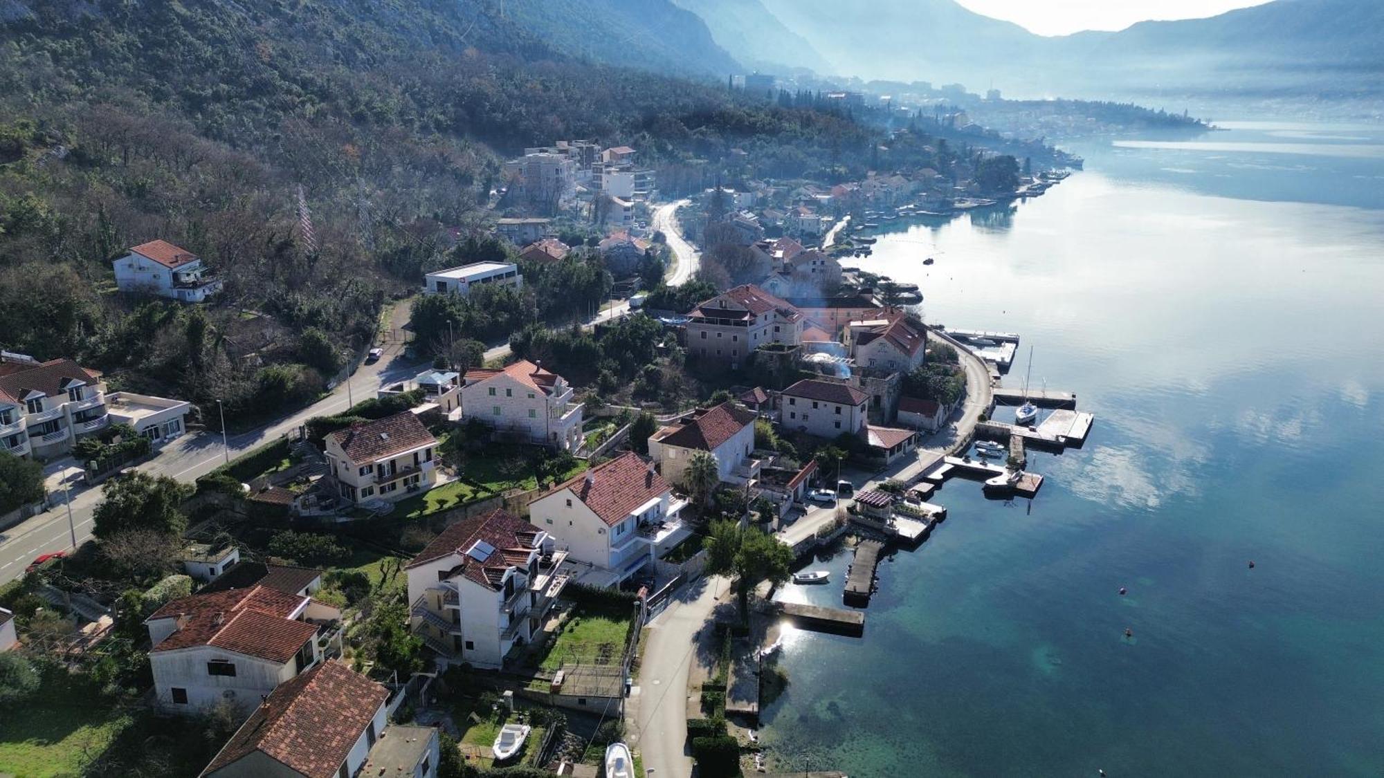 Waterfront Apartment Petrovina Kotor Eksteriør bilde