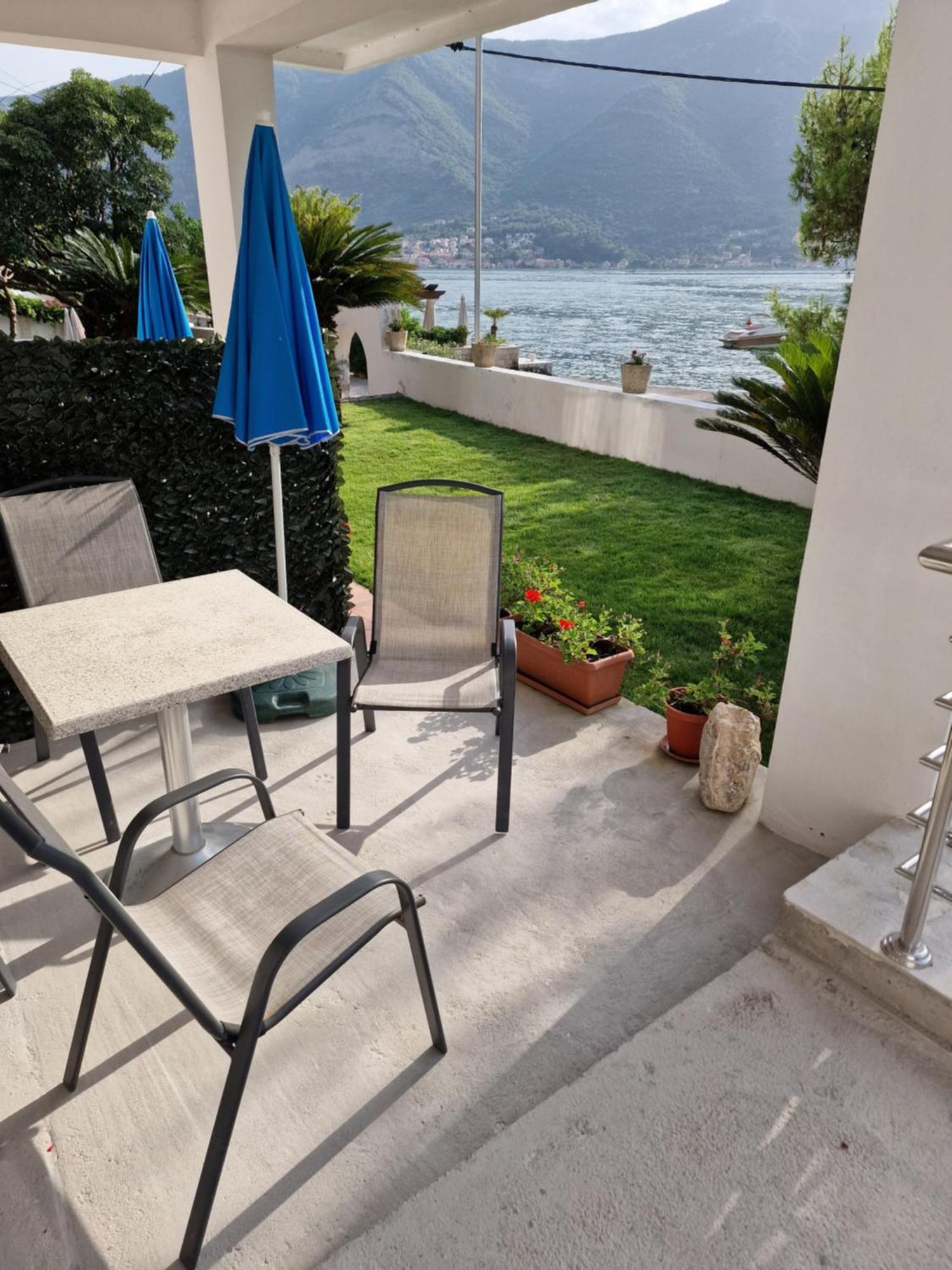 Waterfront Apartment Petrovina Kotor Eksteriør bilde