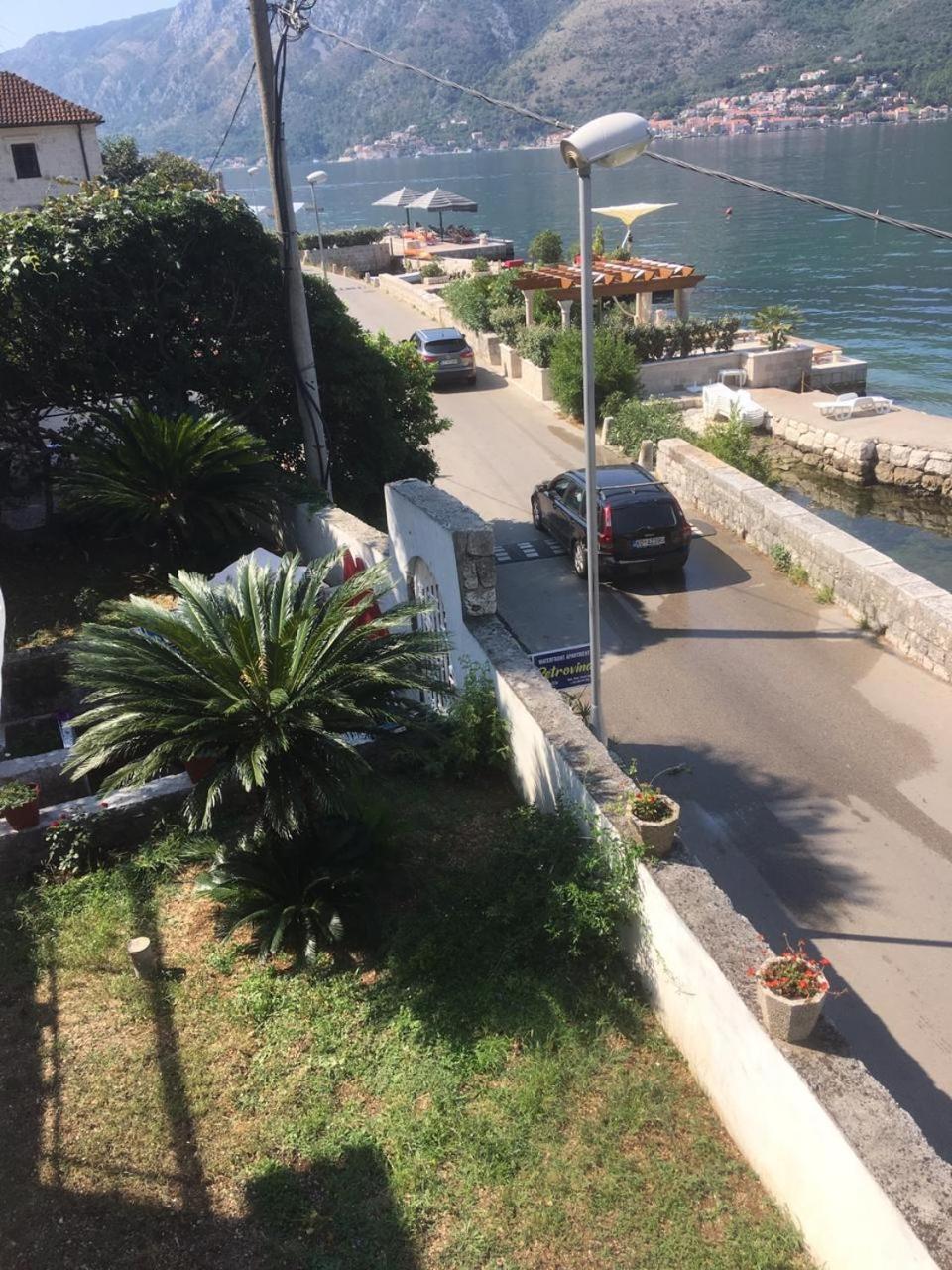 Waterfront Apartment Petrovina Kotor Eksteriør bilde