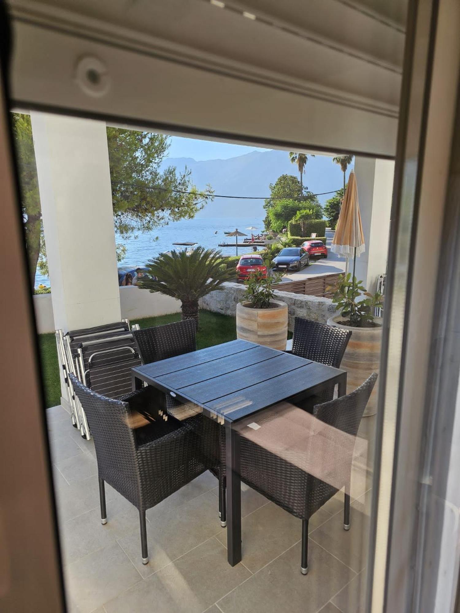 Waterfront Apartment Petrovina Kotor Eksteriør bilde