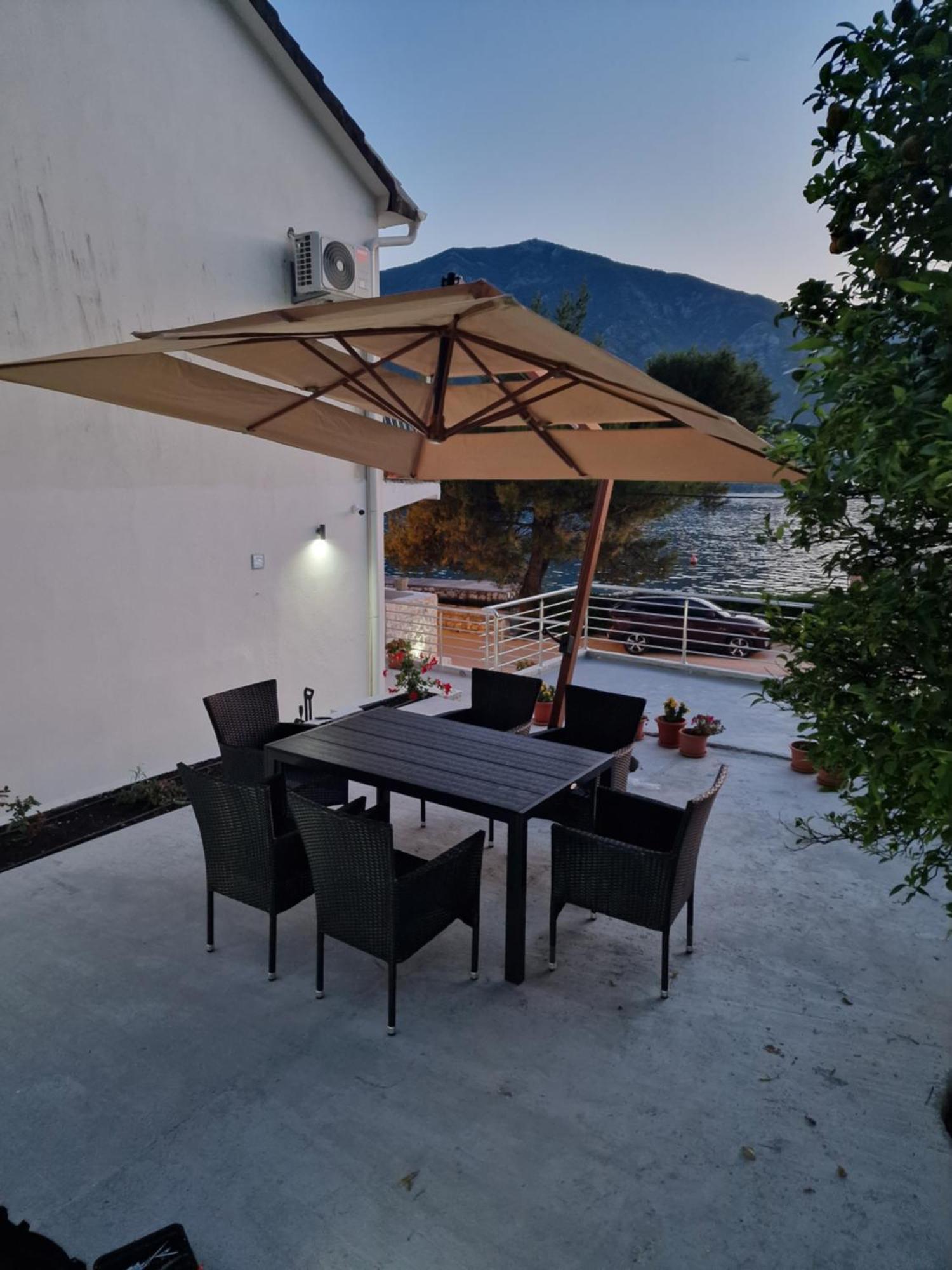 Waterfront Apartment Petrovina Kotor Eksteriør bilde